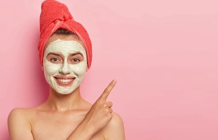Korištenje biljne maske za njegu i podmlađivanje kože lica
